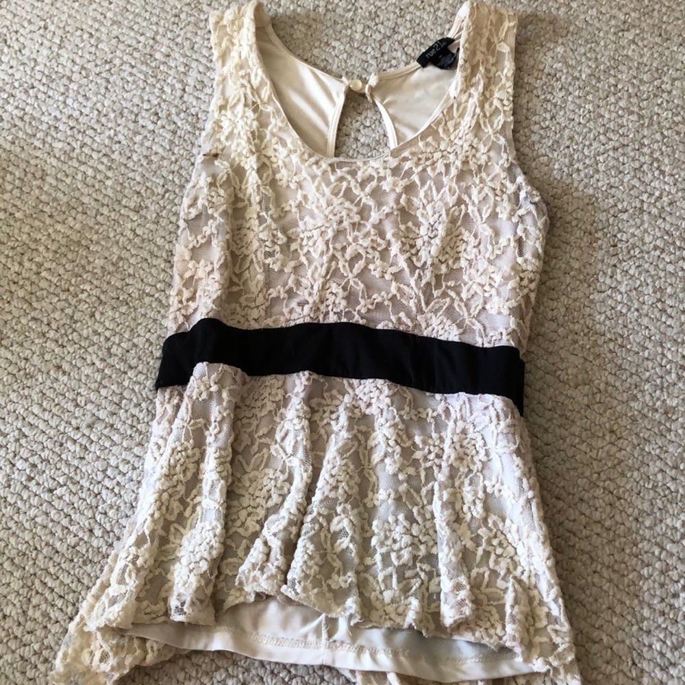 Sleeveless shirt
